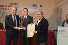 Il premio per la Pace consegnato ad un rappresentante dell'ass. Arcanum et Fregellae per Luca Foscale